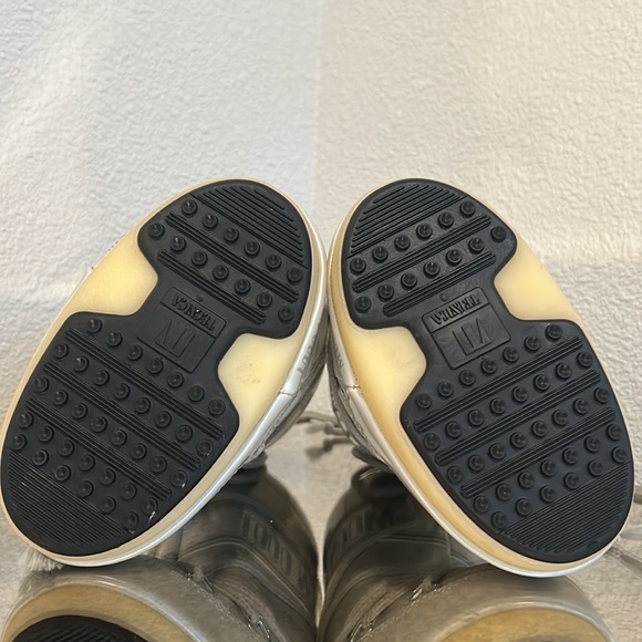 MOON BOOTS- New, kids silver boots. Size 7/9.5 T - Picture 5 of 6